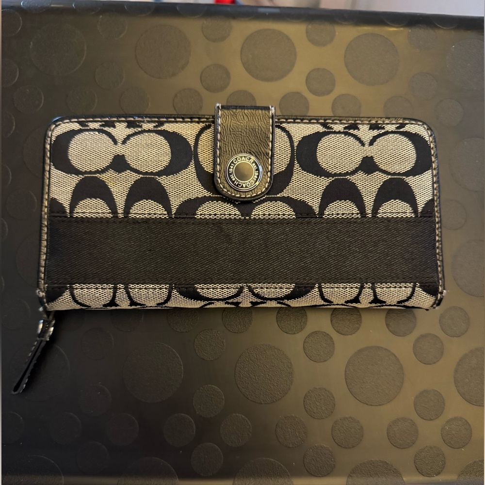 Coach wallet VGUC minimal use!